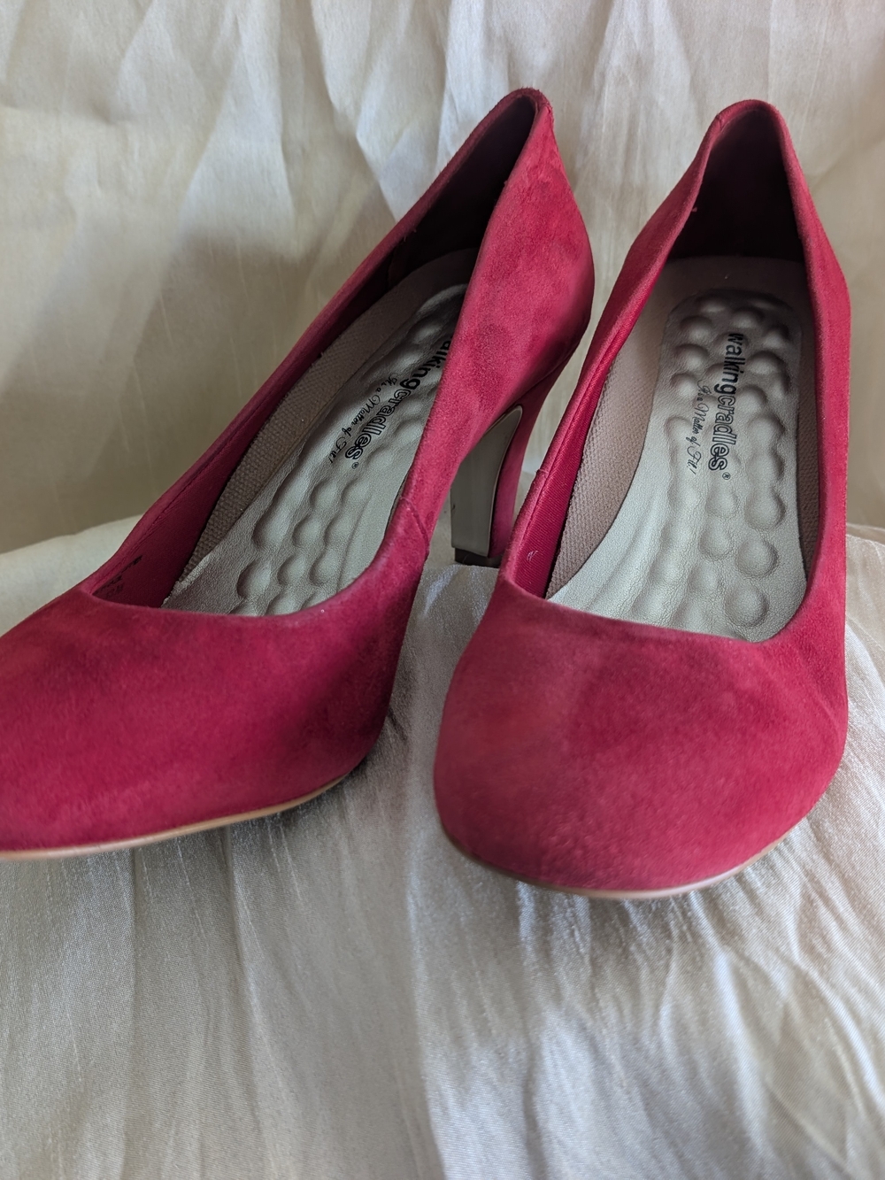 Walking Cradles Women's Red Suede Mid-Heel Pumps - Picture 2 of 4